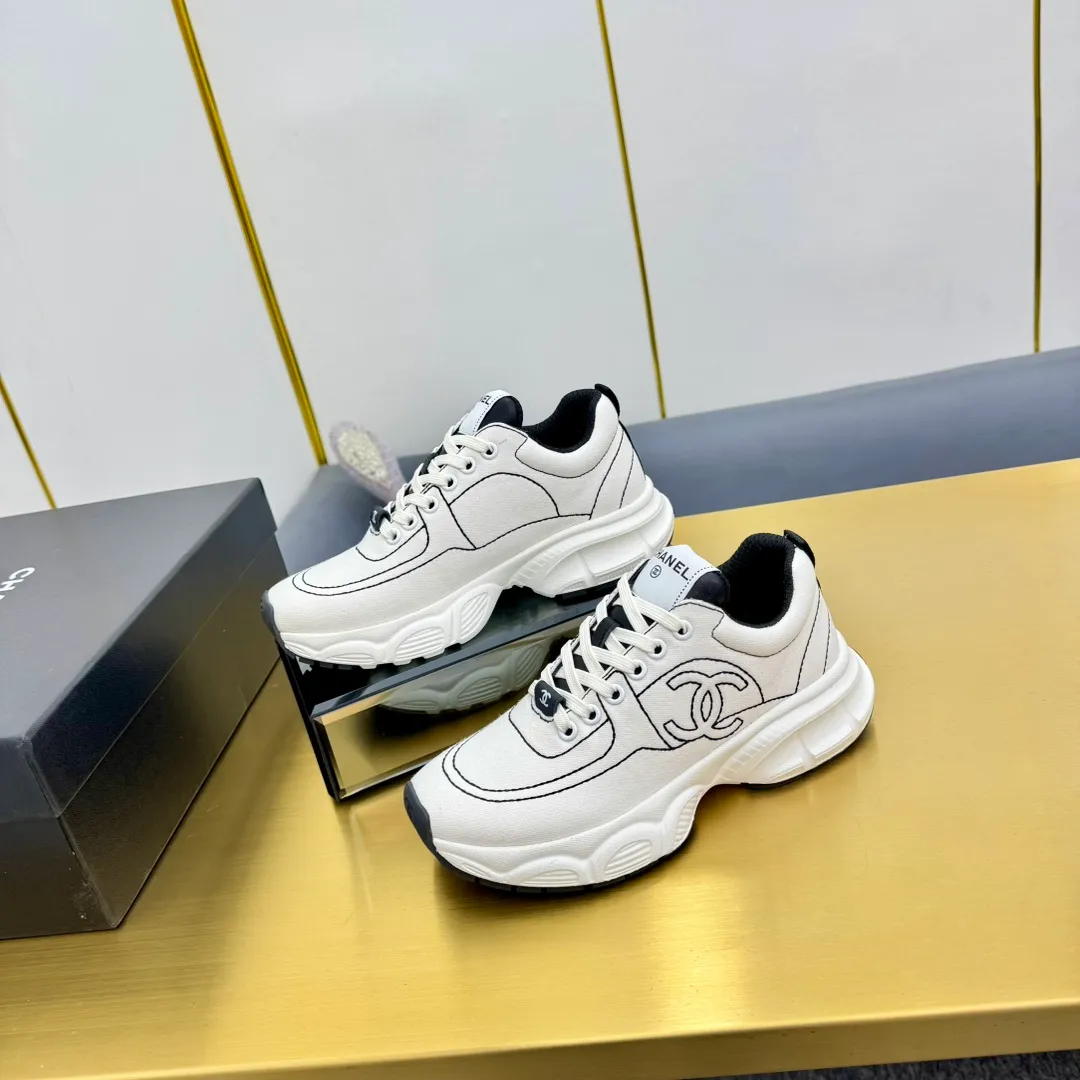 👟👟Ex-factory price 620👟👟 Upgraded version, upgraded version, upgraded version! No rebuttal accepted! ! ! ! Chanel Chanel dad shoes, couples' model for men and women - 2025 top casual sports shoes in the counter. This classic design; the upper is electro-embroidered with various techniques; ❷The inner lining is made of: original Yangli + net ❸The outsole is based on: the original TPU combination outsole. The full set of boutique packaging for women 35–41